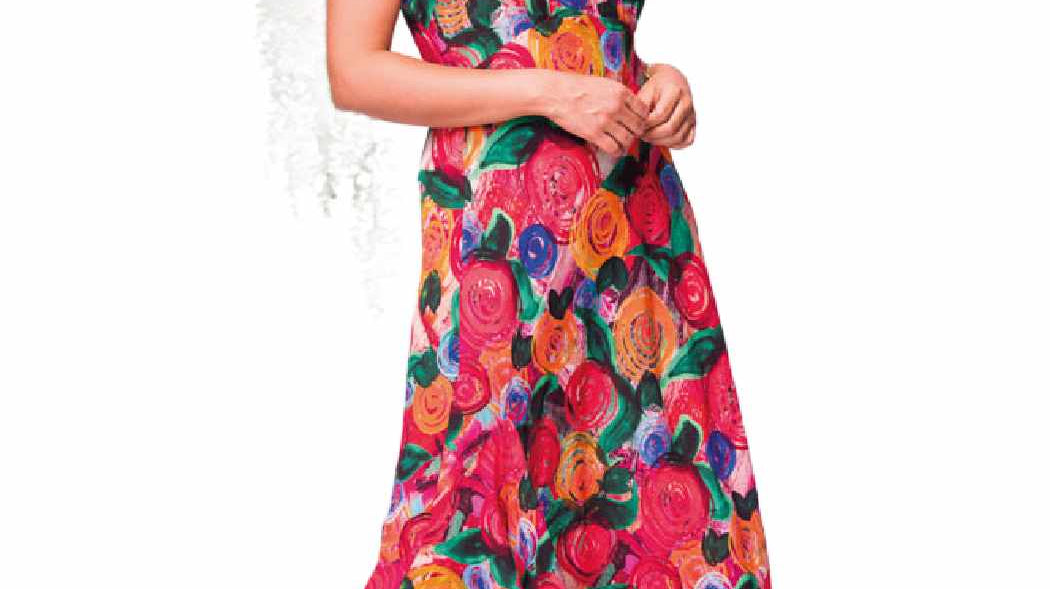 Rocking a Maxi Dress with Confidence: The Ultimate Petite Guide