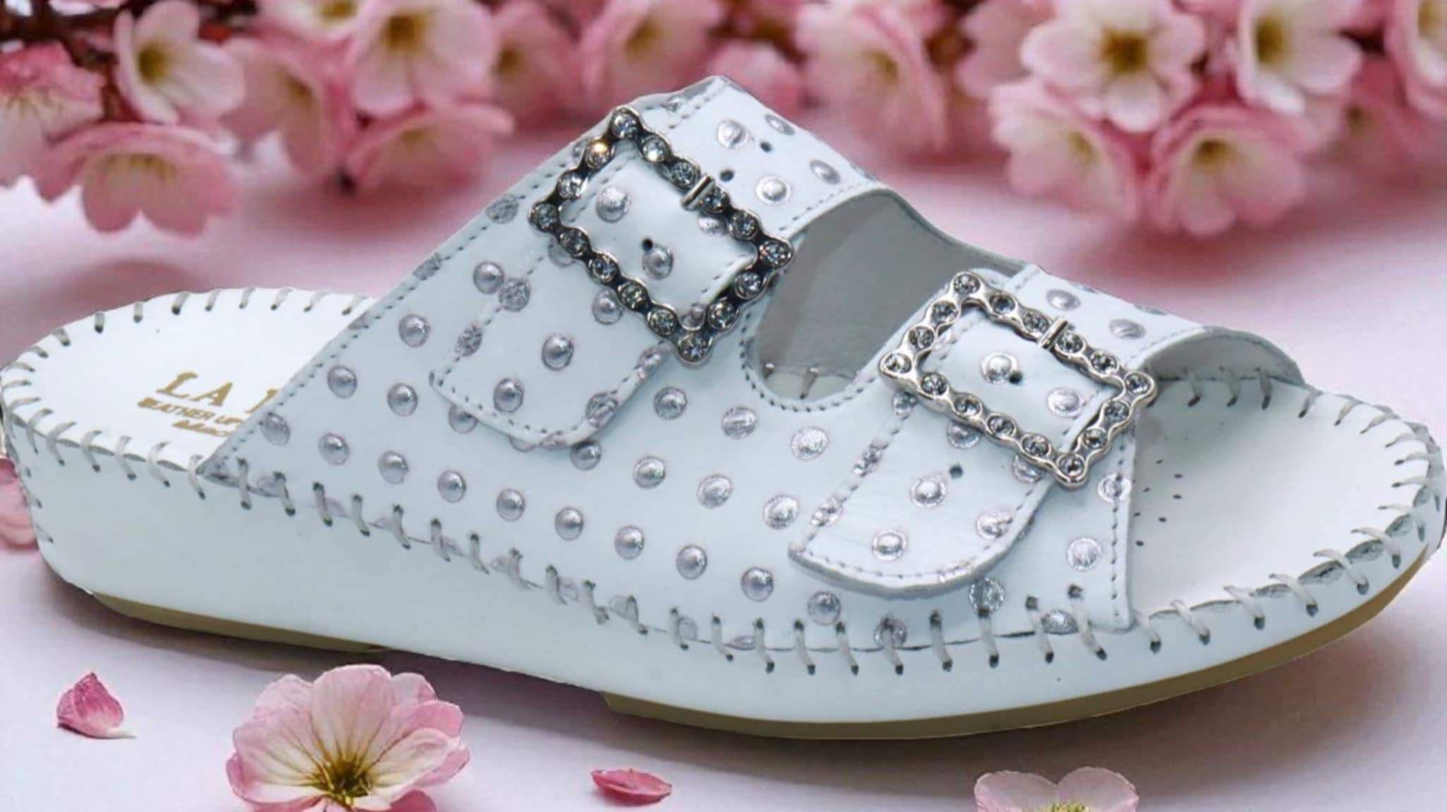 Step into Comfort & Chic Style with the La Plume Jen Sandal