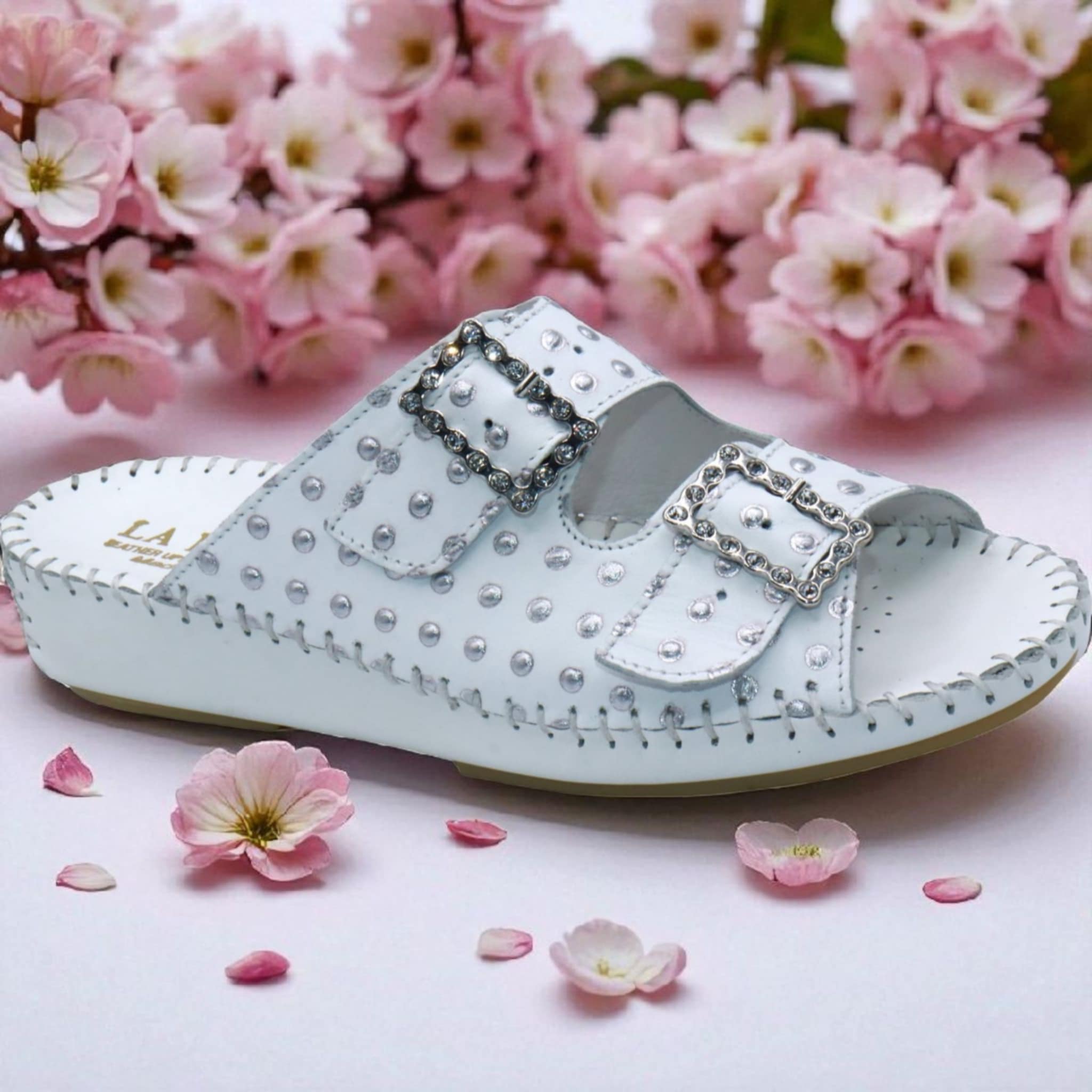 Step into Comfort & Chic Style with the La Plume Jen Sandal