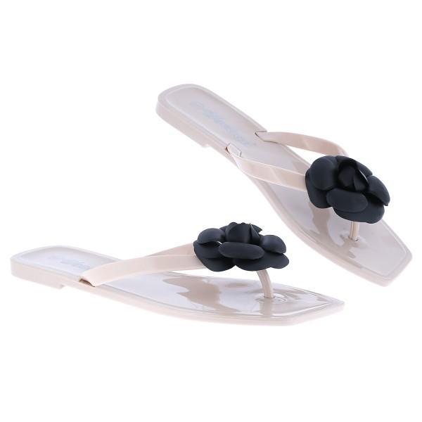 Ivory jelly slide sandal with black flower detail, flat sole, chic summer resort footwear